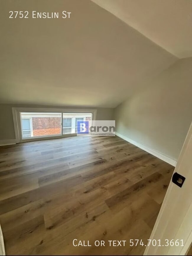 Photo - 2752 Enslin St