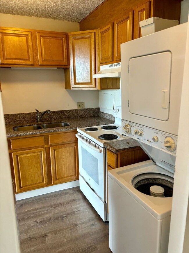 Photo - For Rent | Spacious Studio with 1 assigned parking stall located at Kemo'o By The Lake Unit 808