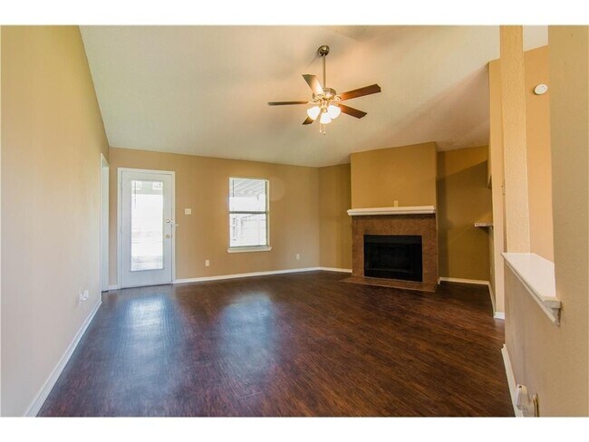 Photo - Beautifully crafted 3-2-2 home in the Saginaw area!