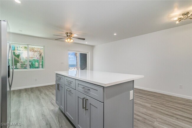 Photo - 1300 Estero Blvd Unidad 205