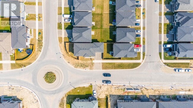 Photo - 183 Longboat Run W