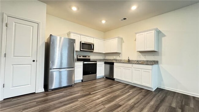 Photo - 204 Fenchurch Wy