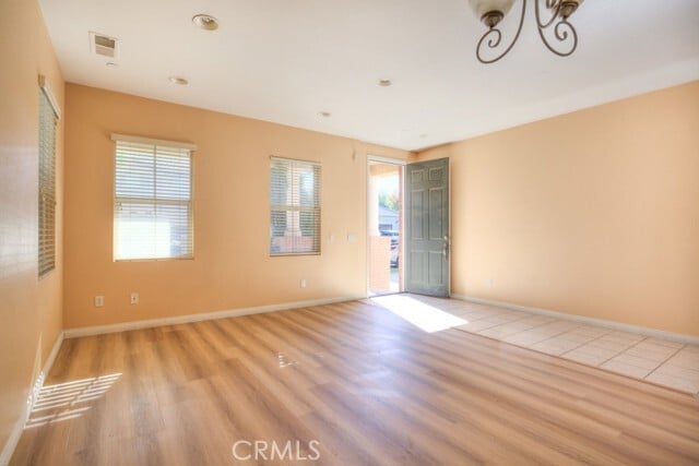 Photo - 4587 Vincent Way