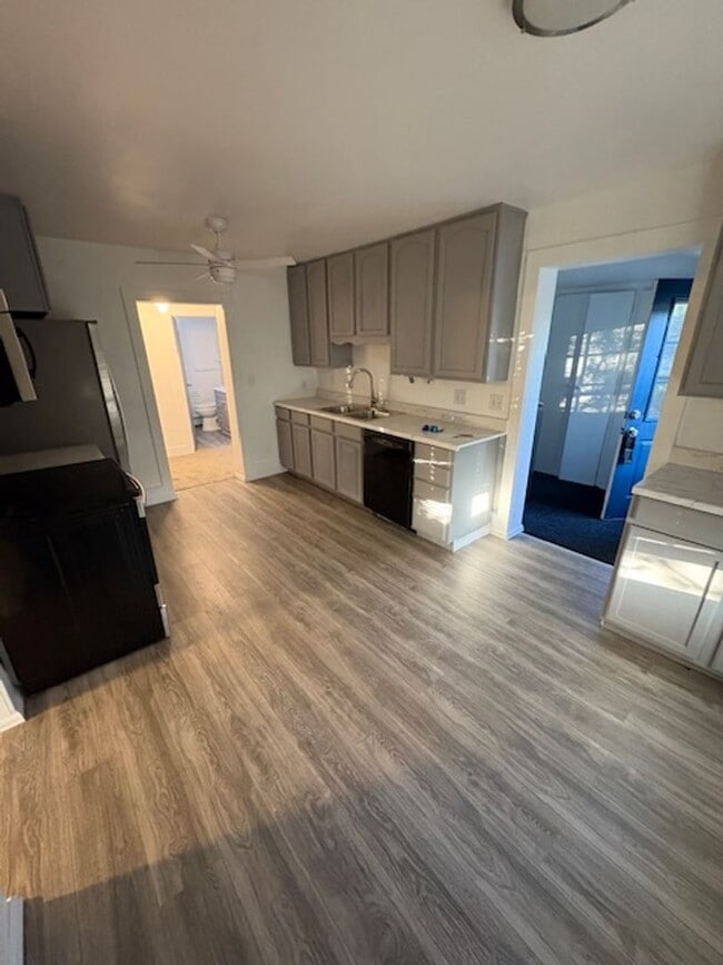 Photo - 1904 Glenn St