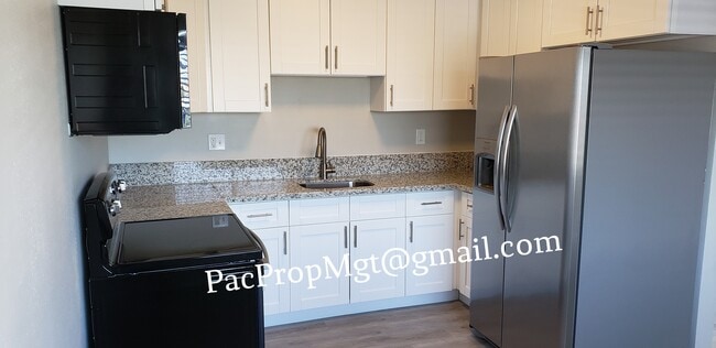 Kitchen - 2121 W 157th St Unit 2