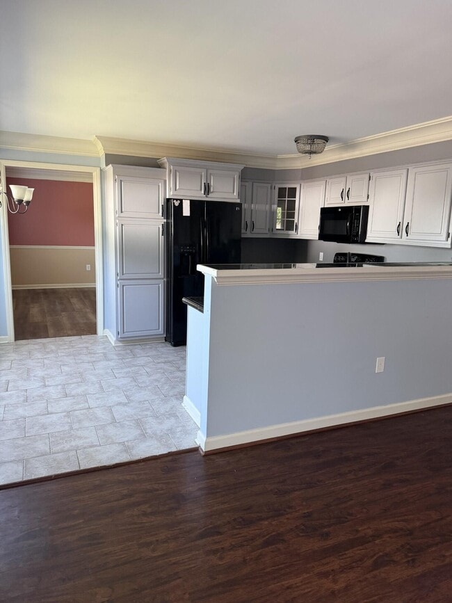 1117 Narrow Ln