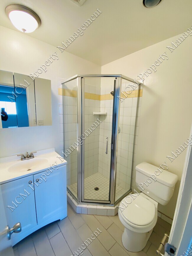 Unit 15 Master Bathroom