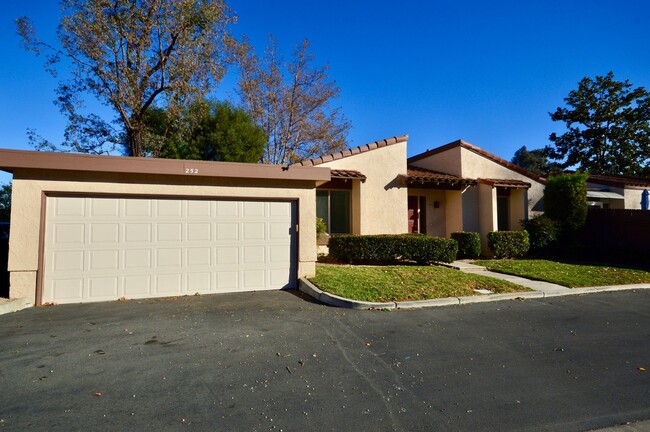 Updated 2 Bedroom Anaheim Hills Townhome - Updated 2 Bedroom Anaheim Hills Townhome