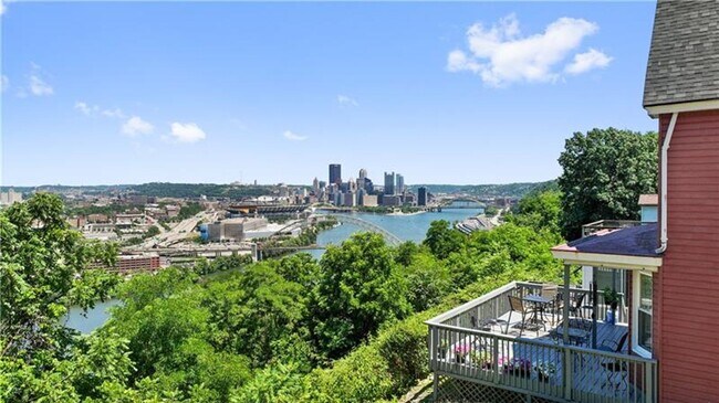 Photo - 3 bedroom 1 bath - What a View! - 3-bedroo...