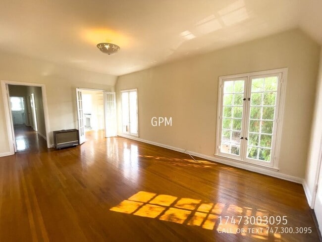 Photo - 5353 1/2 La Cresta Ct-