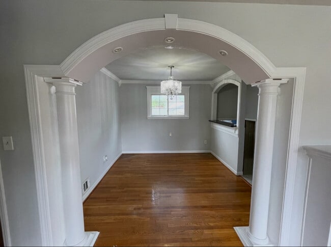 Photo - 1606 Parham Rd