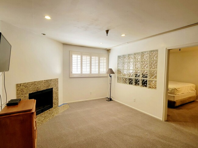 Building Photo - 1940 Prospector Ave Unit 106