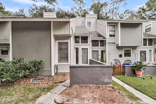 Photo - Pond View 3 Bed 2 Bath Home in AshleyTowne... Unit 4