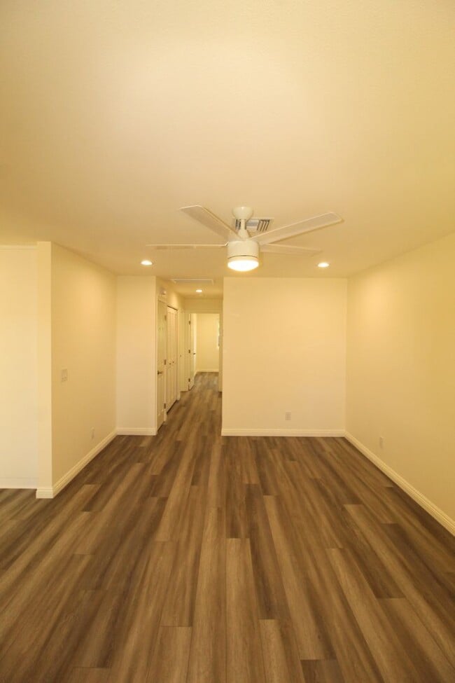 Photo - Remodeled 2+1 Upstairs Parkside Condo