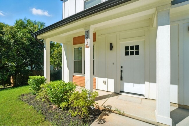 Building Photo - (MOVE IN SPECIAL!) Modern 3-Bedroom Home w...