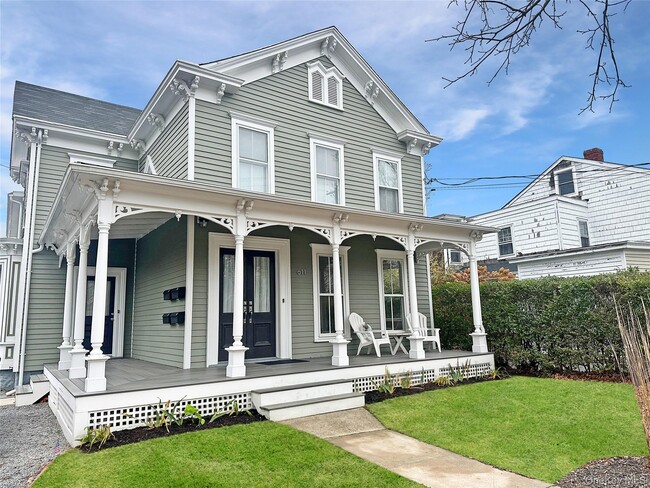 Building Photo - 611 Main St Unit B