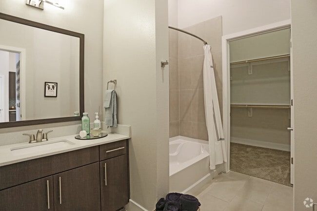 1BR,1BA - 749SF - BATHROOM - Madera at Leftbank