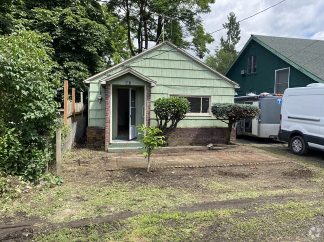 Building Photo - 6841 SE Brehaut St Rental