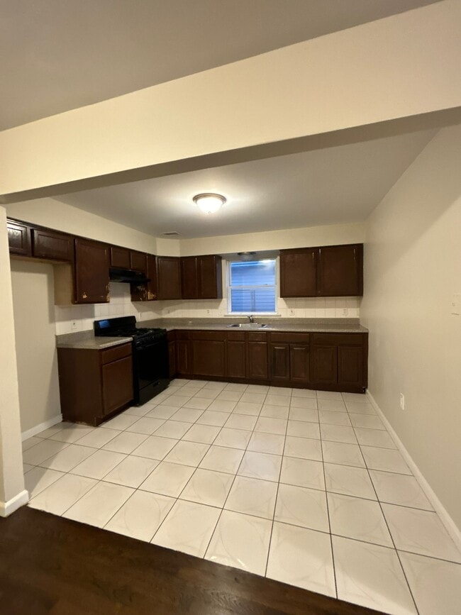 Building Photo - 92 Osborne Ter Unit 2 Rental