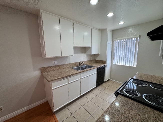 Photo - 626 E Verdugo Ave Unit T