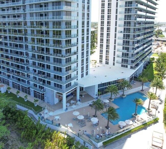 Building Photo - 16385 Biscayne Blvd Unit 7