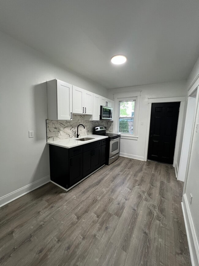 Photo - 919 Elsinore Pl