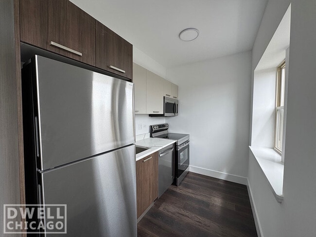 Building Photo - 5600 N Ashland Ave Rental