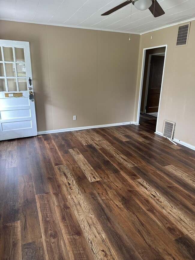 Photo - 937 Meadow Ln