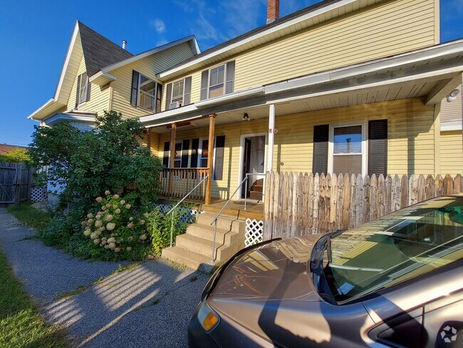 Building Photo - 303 Hanover St Unit 1 Rental