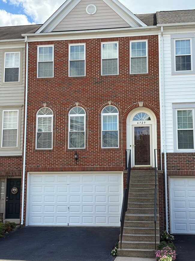 Building Photo - Welcome to this beautifully updated home i...