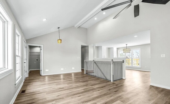 Photo - 400 Newman Way