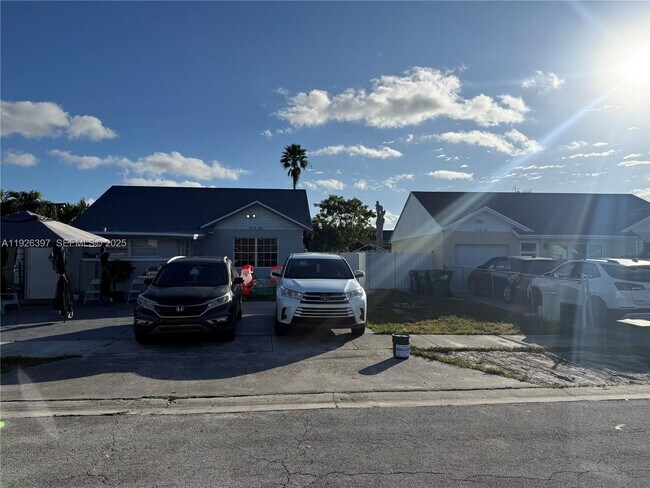 Building Photo - 20343 NW 36th Ave Unit 1