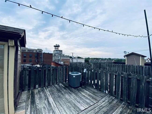 Building Photo - 105 E 6th St Unit A