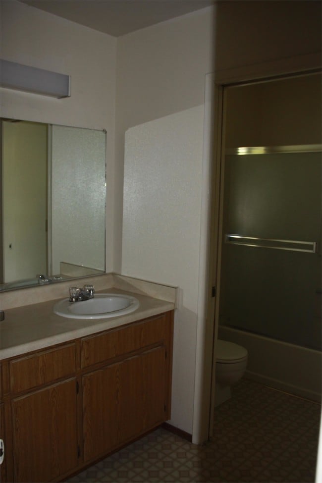 610 W 1st Ave Unit B