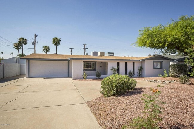 Photo - 5-Bedroom Tempe Home Near ASU with Garage & Covered Patio