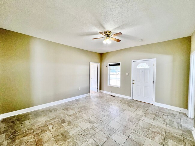 Photo - 829 Dillard St