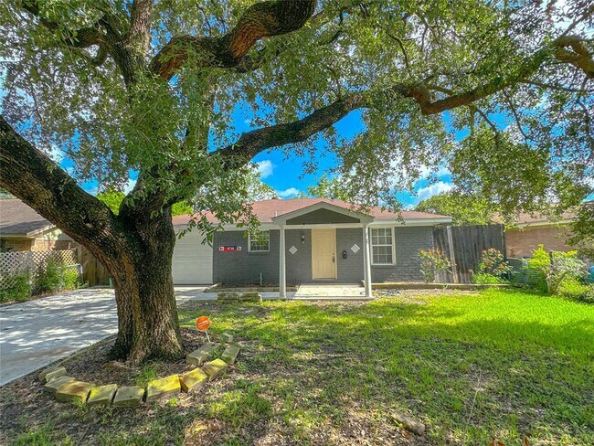 Photo - 3738 Cloverbrook Dr House