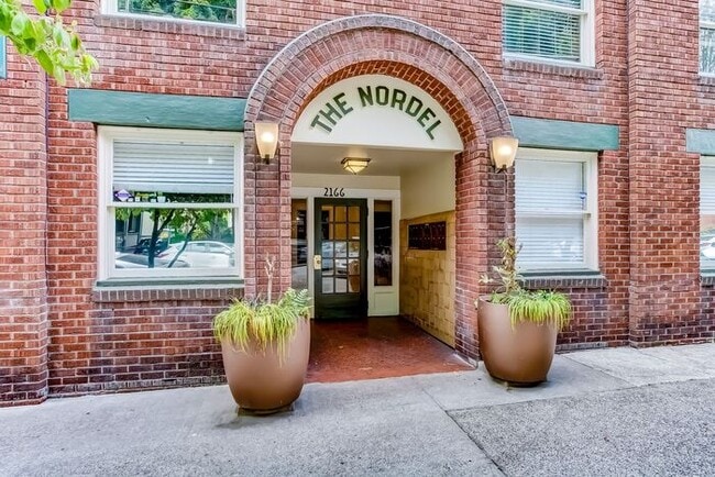 Photo - Beautiful Vintage Studio Near 23rd !!