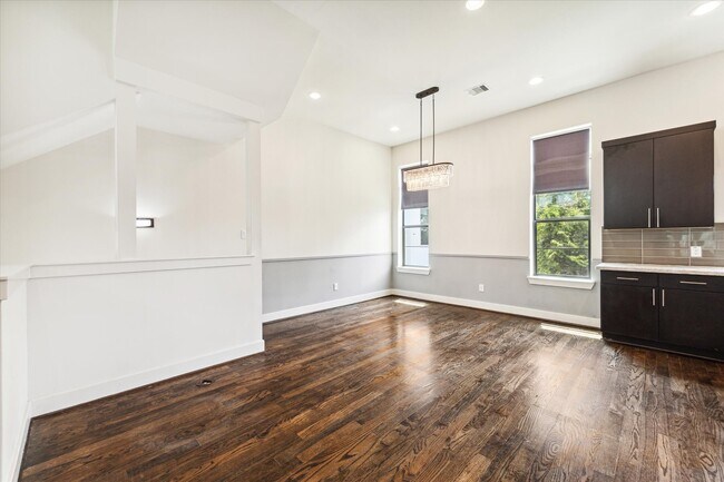 Photo - 1703 Weber St
