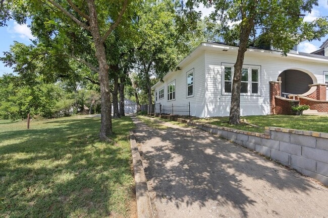Photo - 421 W Morton St