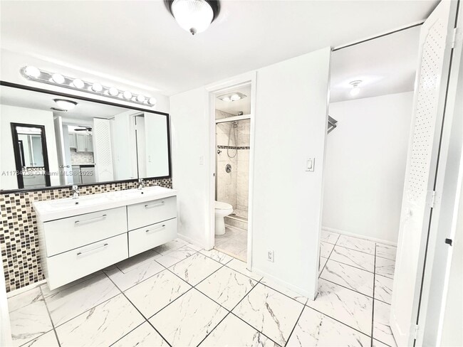 Photo - 3301 N Country Club Dr