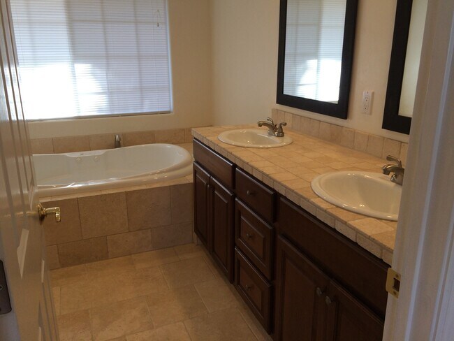 Photo - Great 3 Bedroom 3 Bath House in Monterey Fishermans Flats Neighborhood