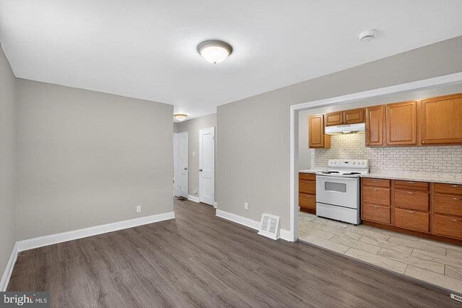 Photo - 1001 Burnside Rd