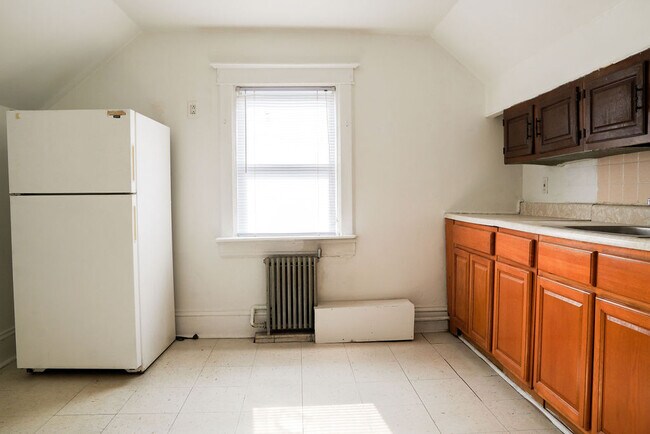 Photo - 8 Morris Cres Unit 3 FL