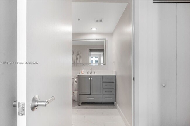 Photo - 335 S Biscayne Blvd Unit 34