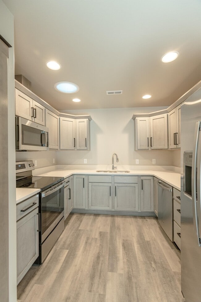 Photo - 3910 St Marys - B St