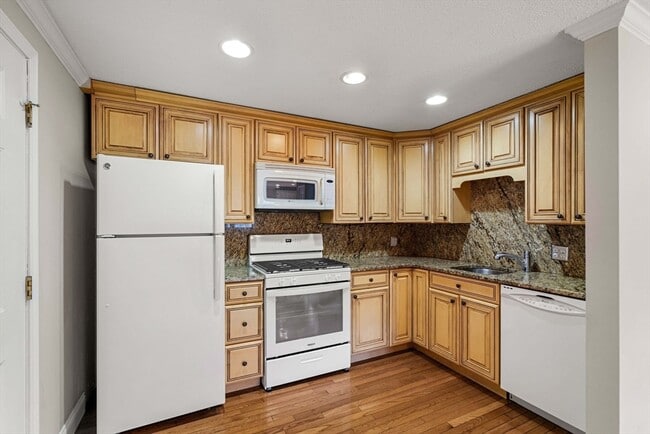 Photo - 305 Pine St Unit 8