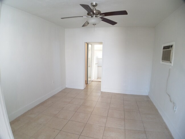 Photo - 2235 SW 16th Ter Unidad Rear Studio