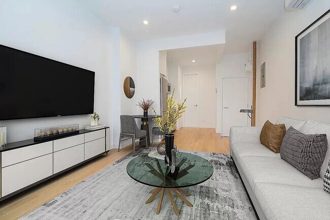 Photo - 137 Thompson St