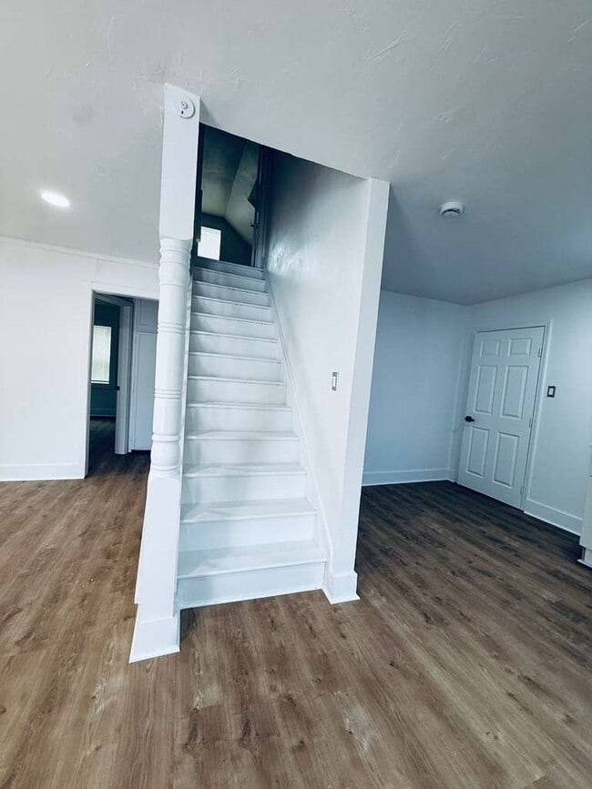 Photo - 124 E Northrup Dr